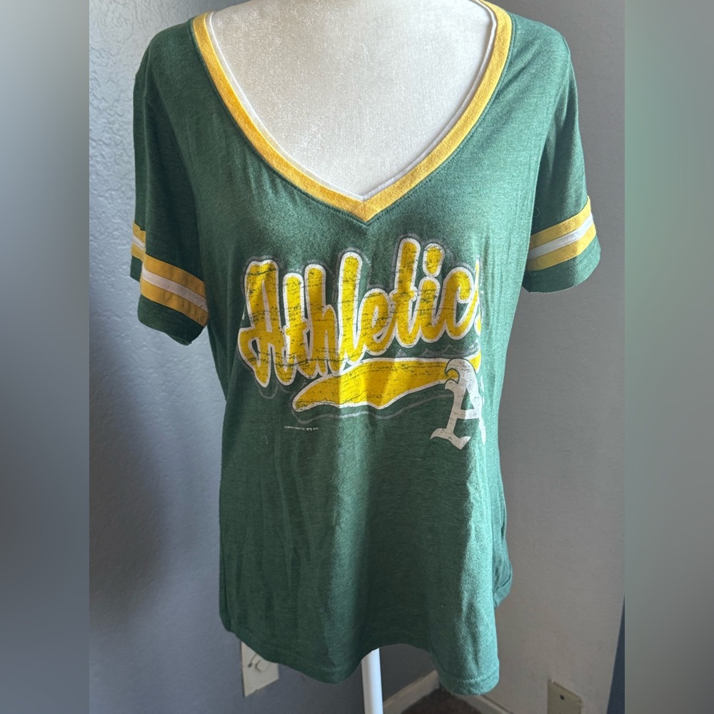 Campus Style by MLB brand Vintage style Athletic’s Baseball T- shirt Size L